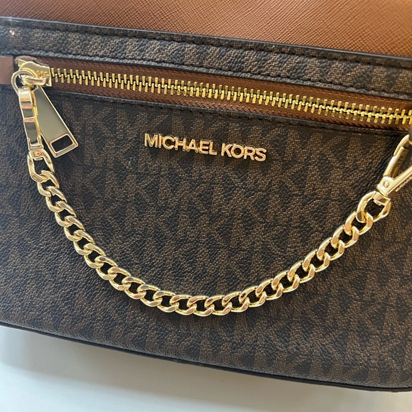 Michael Kors Brown Shoulder Bag with gold chain (removable) very good condition - Picture 2 of 14